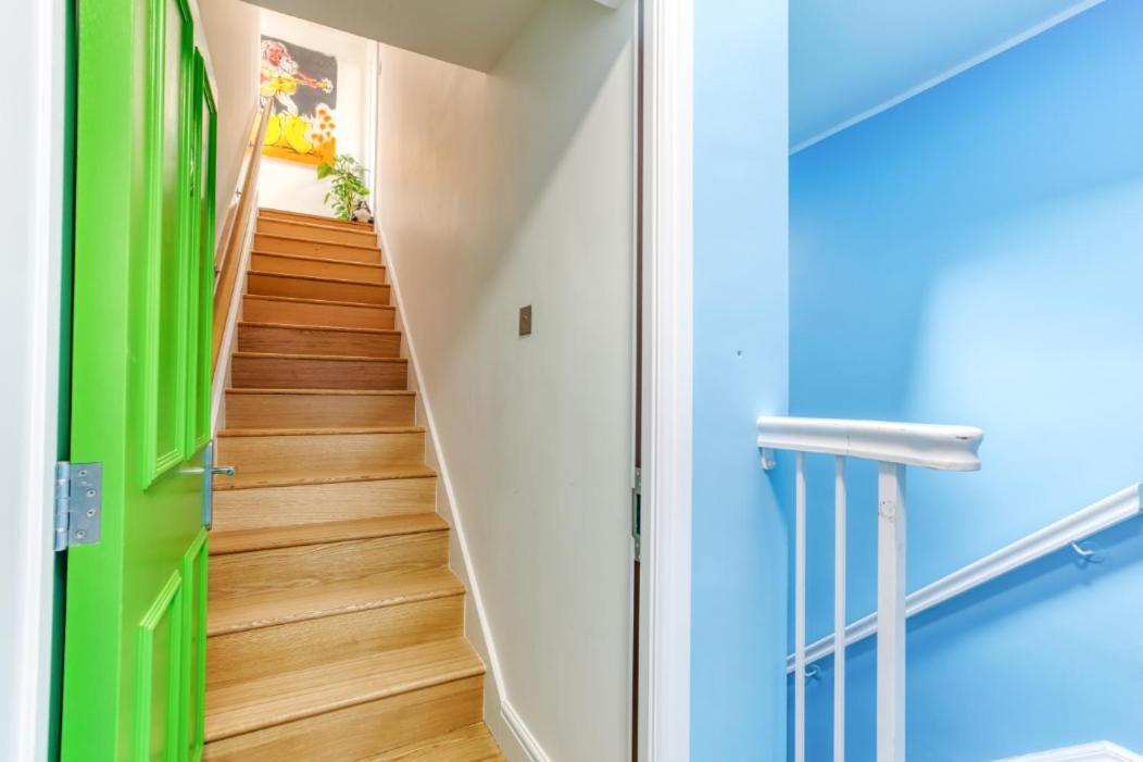 Central Bright 3 Bed Flat With Pool & Parking EDI Exteriér fotografie