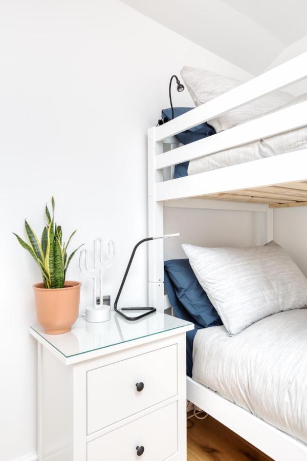 Central Bright 3 Bed Flat With Pool & Parking EDI Exteriér fotografie