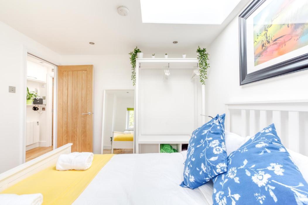 Central Bright 3 Bed Flat With Pool & Parking EDI Exteriér fotografie