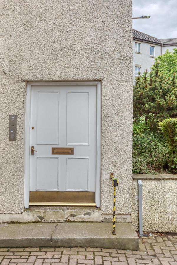 Central Bright 3 Bed Flat With Pool & Parking EDI Exteriér fotografie