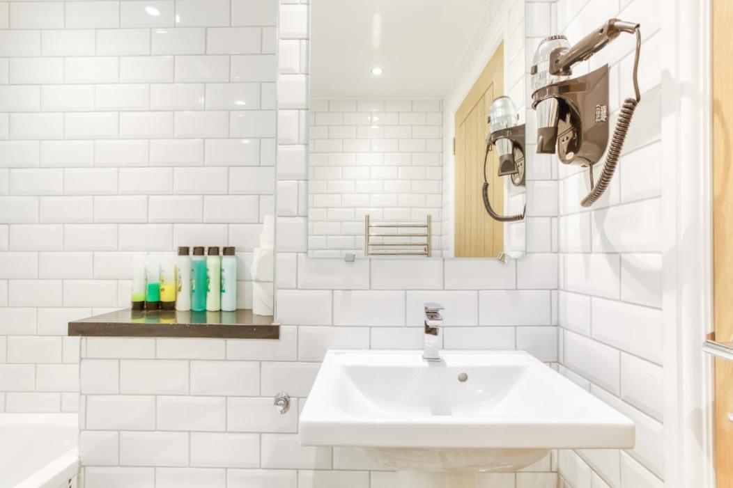 Central Bright 3 Bed Flat With Pool & Parking EDI Exteriér fotografie