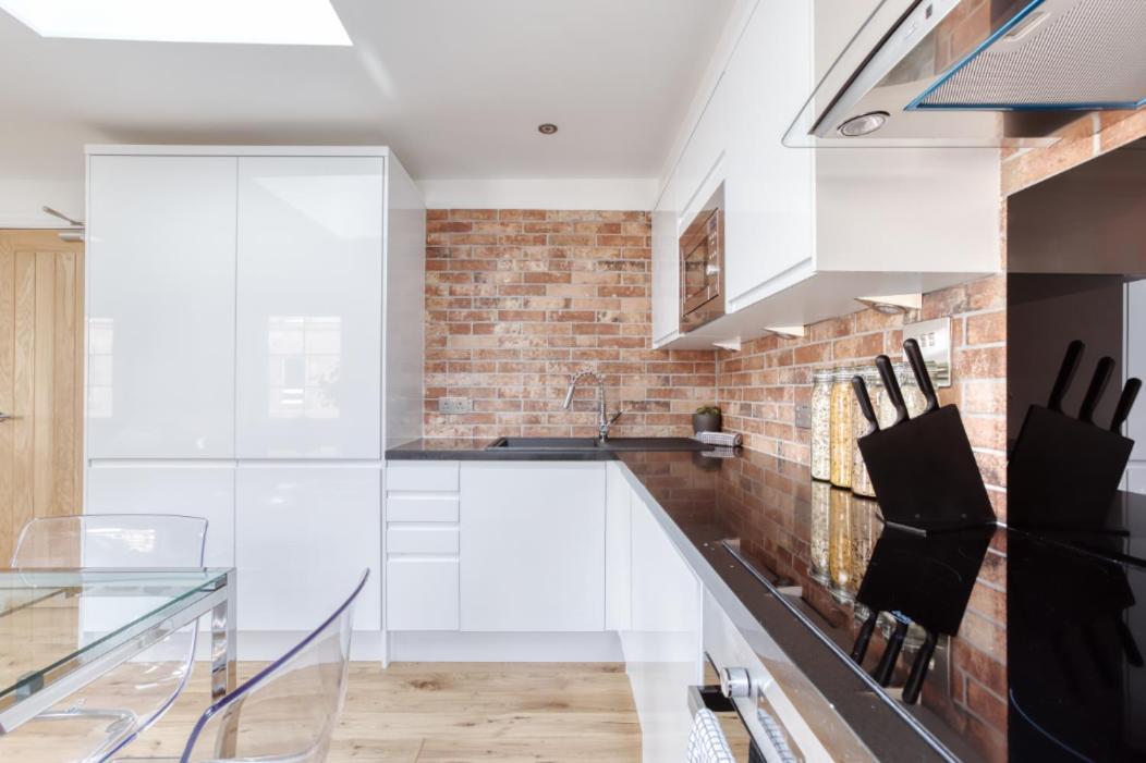 Central Bright 3 Bed Flat With Pool & Parking EDI Exteriér fotografie