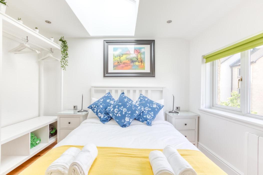 Central Bright 3 Bed Flat With Pool & Parking EDI Exteriér fotografie