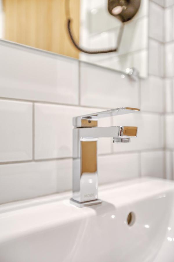 Central Bright 3 Bed Flat With Pool & Parking EDI Exteriér fotografie